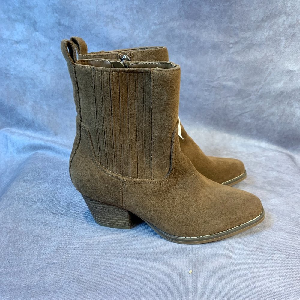 NWT Woman's Universal Thread Solita Faux Suede Cowboy Booties - Picture 3 of 14
